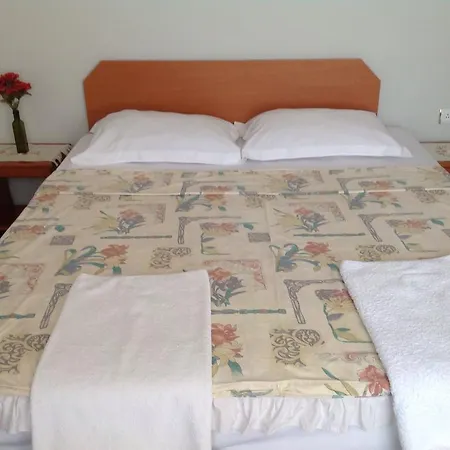 Lella Camlibel Guest house