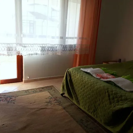 Lella Camlibel Guest house Gure