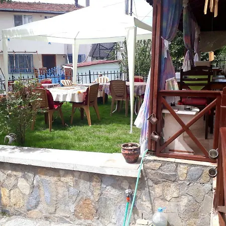 Lella Camlibel Guest house Gure